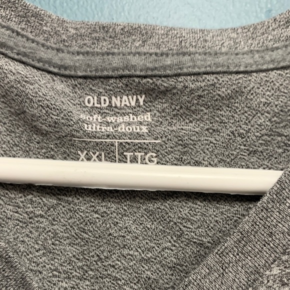 Old Navy Men's Heather Gray V-Neck Short Sleeve Tee - Picture 2 of 5